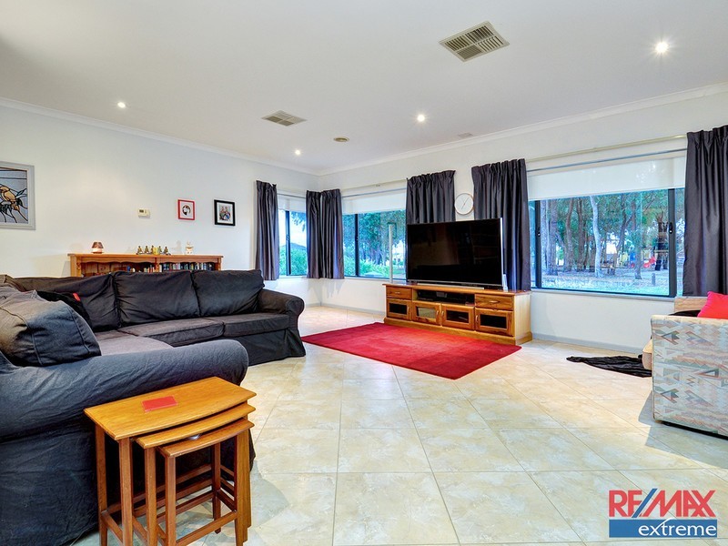 1 Colwyn Loop, Tapping WA 6065