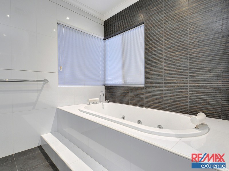 60 Wicklow Circle, Darch WA 6065