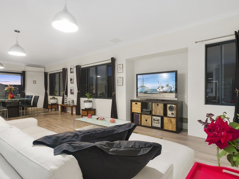 6 Boldwood Road, Banksia Grove WA 6031