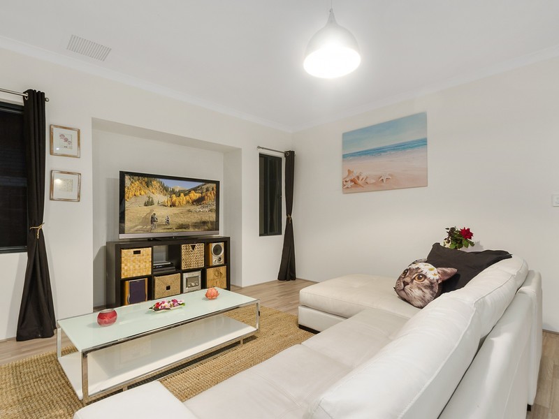 6 Boldwood Road, Banksia Grove WA 6031