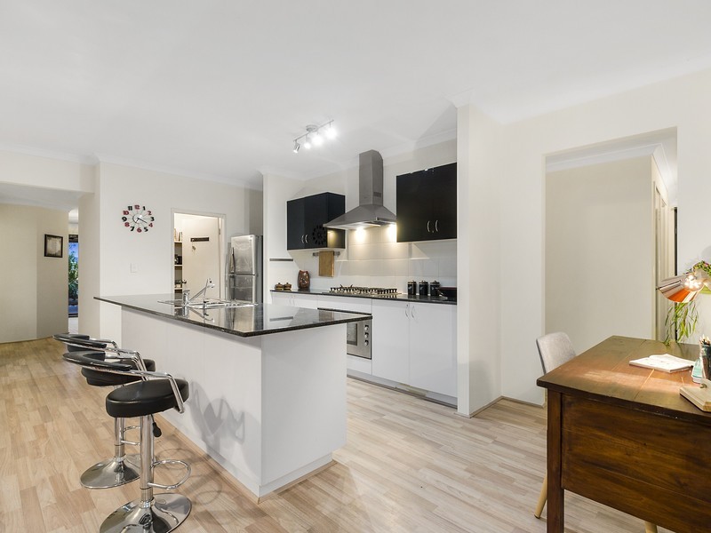 6 Boldwood Road, Banksia Grove WA 6031