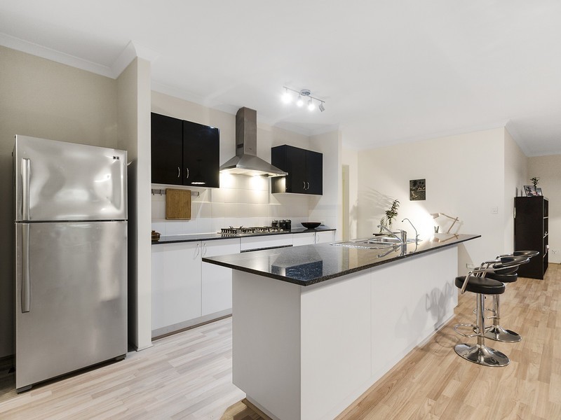 6 Boldwood Road, Banksia Grove WA 6031