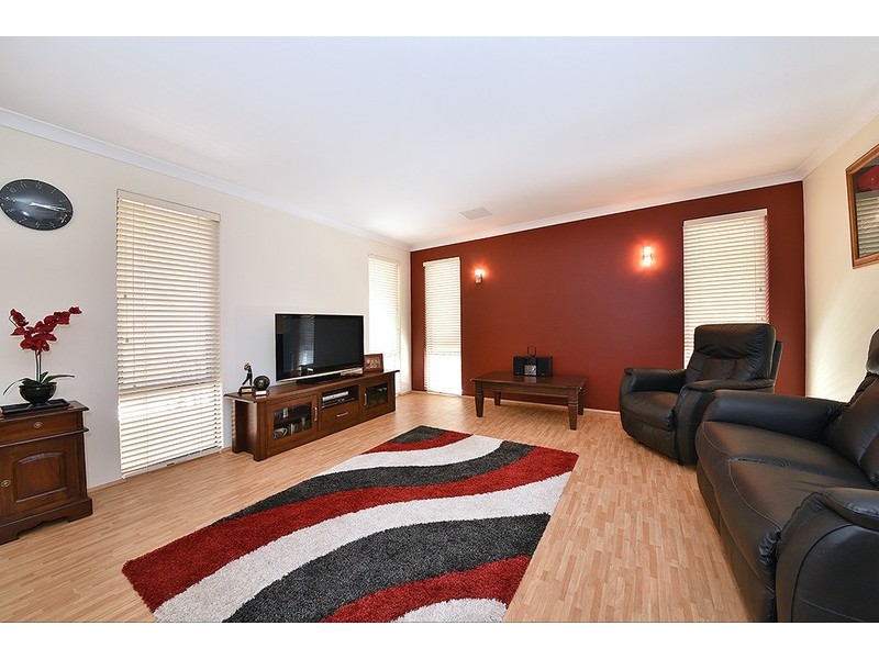 37 Rosinski Circle, Tapping WA 6065