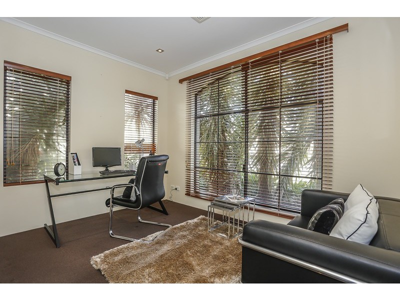 9 Strauss Boulevard, Tapping WA 6065