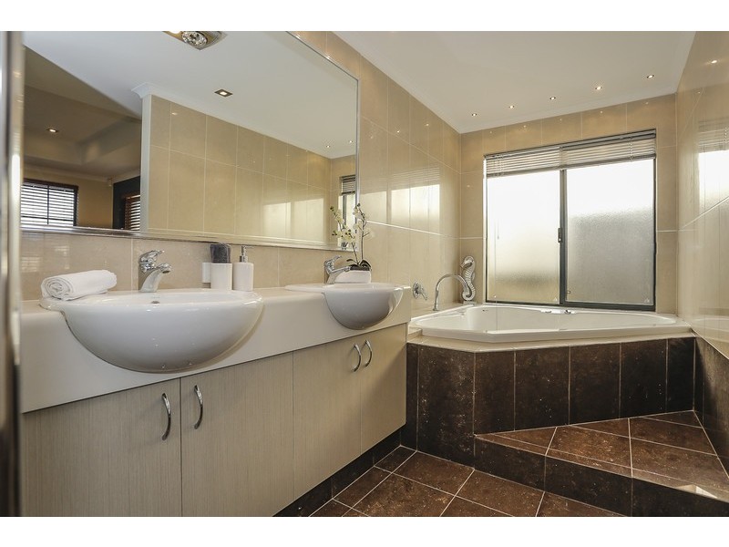 9 Strauss Boulevard, Tapping WA 6065