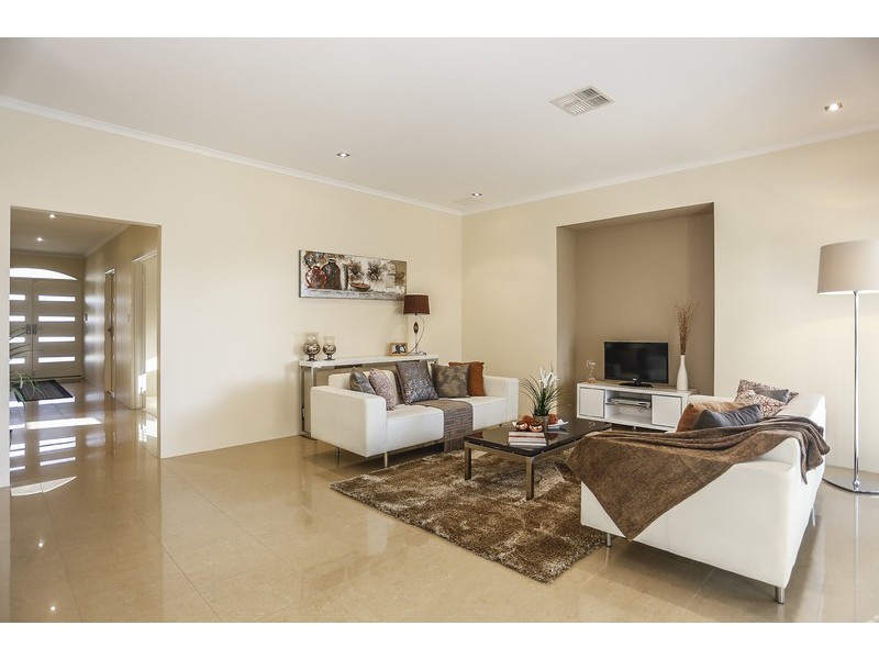 9 Strauss Boulevard, Tapping WA 6065