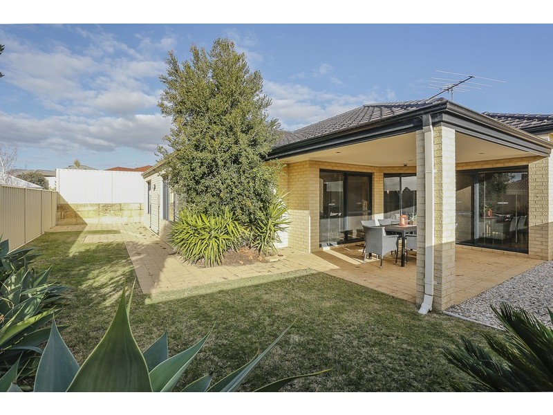 9 Strauss Boulevard, Tapping WA 6065