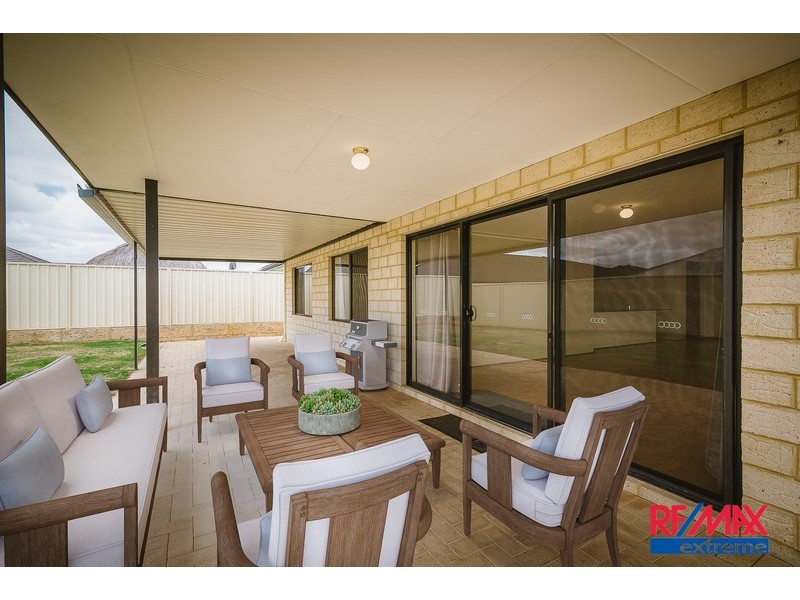 127 Shiraz Boulevard, Pearsall WA 6065