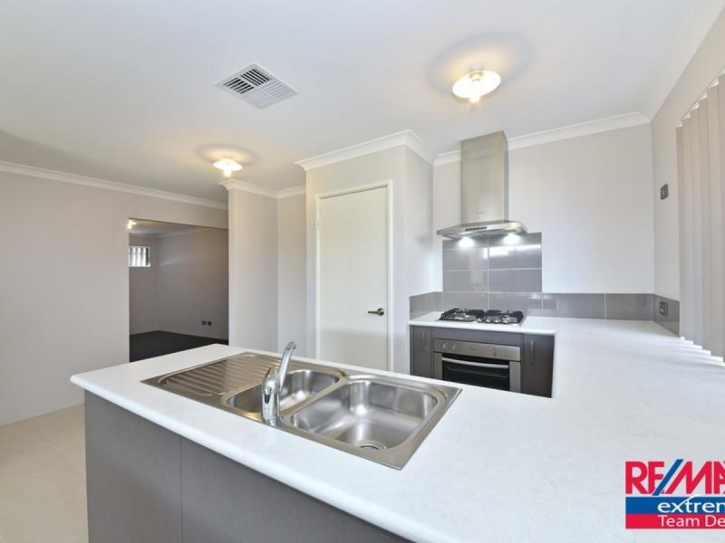 205 Grandis Boulevard, Banksia Grove WA 6031
