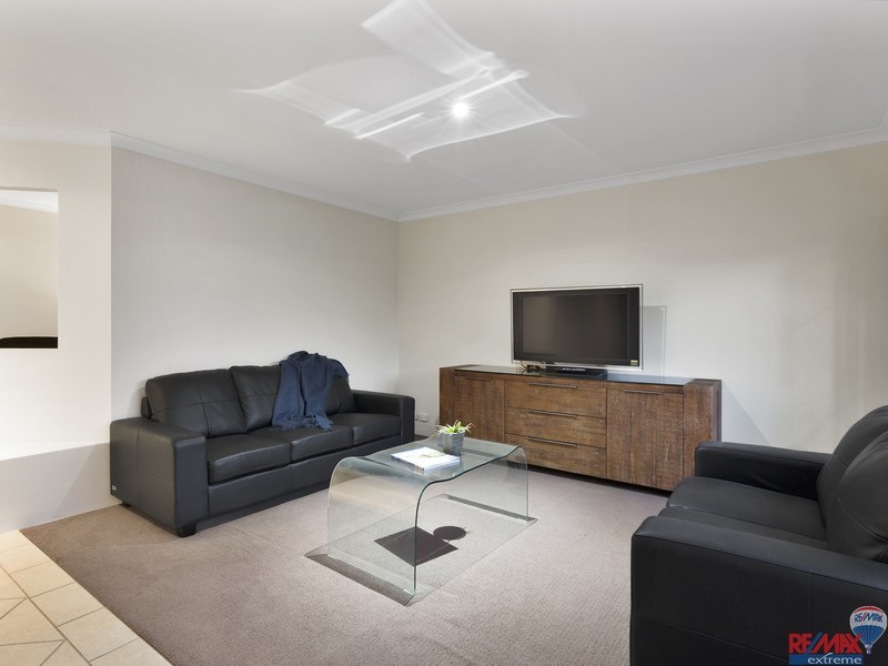 8 Coolamine Close, Carramar WA 6031