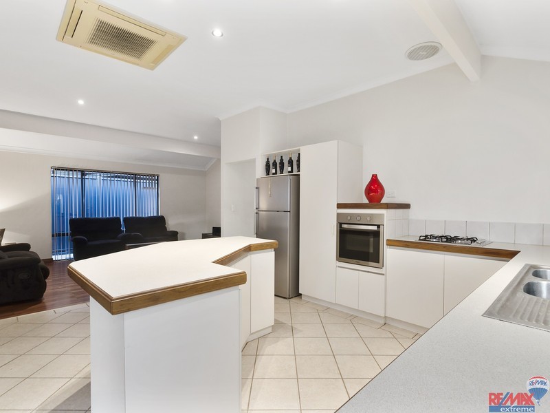 8 Coolamine Close, Carramar WA 6031