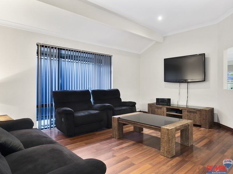 8 Coolamine Close, Carramar WA 6031