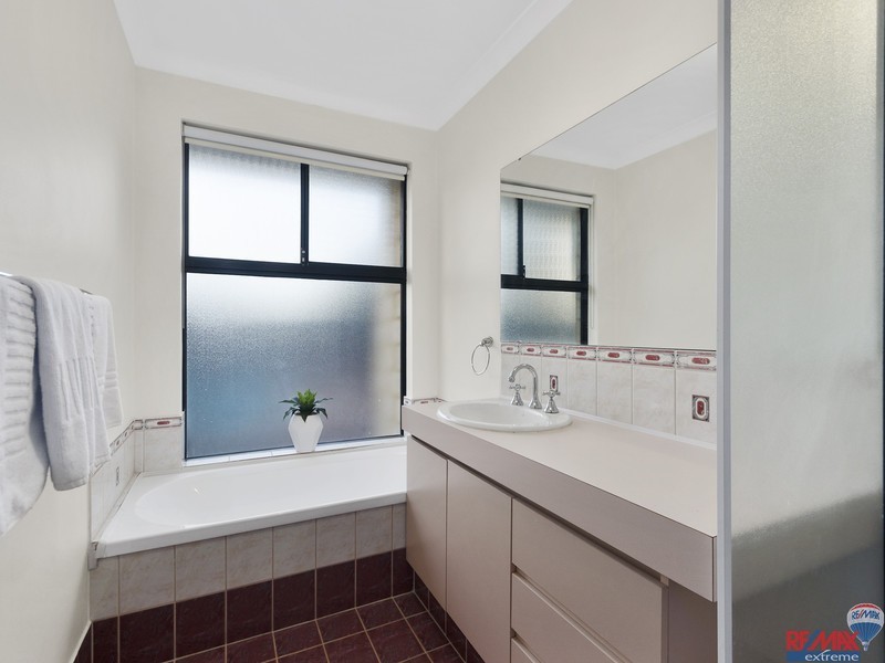 8 Coolamine Close, Carramar WA 6031