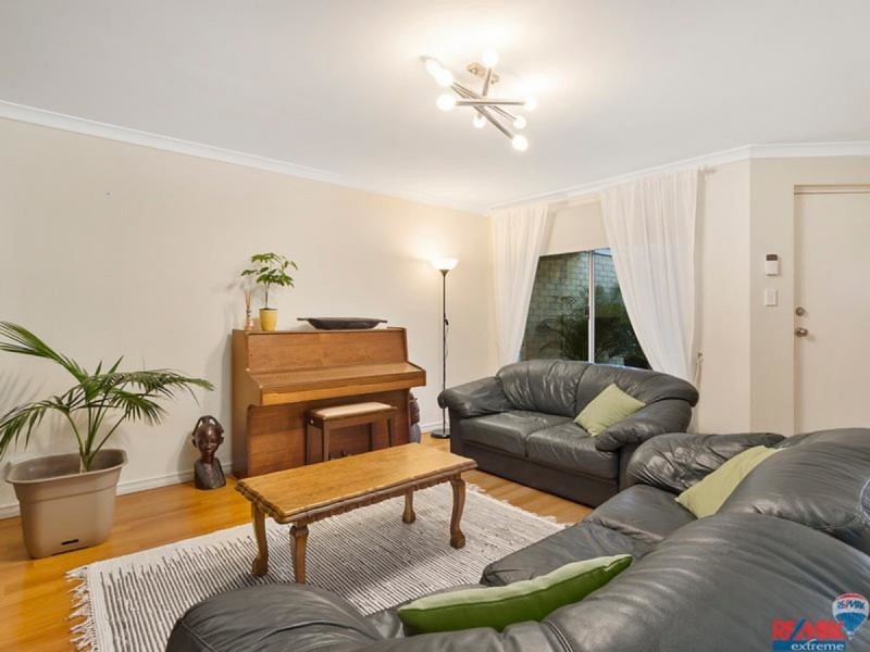 9 Bonvin Gardens, Tapping WA 6065