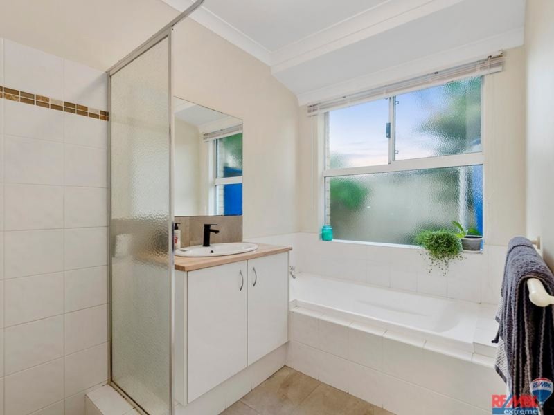 9 Bonvin Gardens, Tapping WA 6065