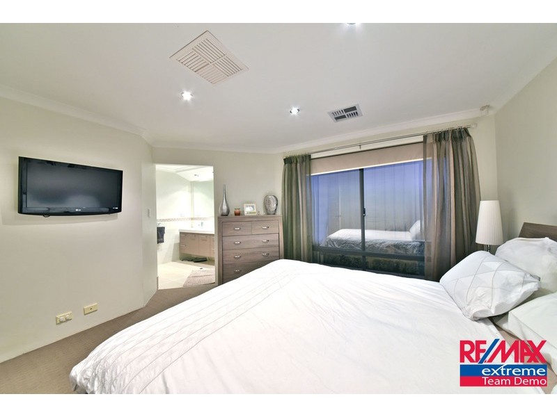 136 St Stephens Crescent, Tapping WA 6065