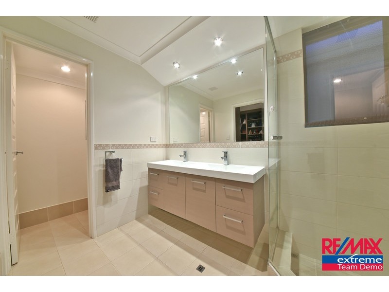 136 St Stephens Crescent, Tapping WA 6065