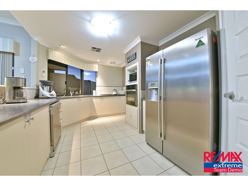 136 St Stephens Crescent, Tapping WA 6065