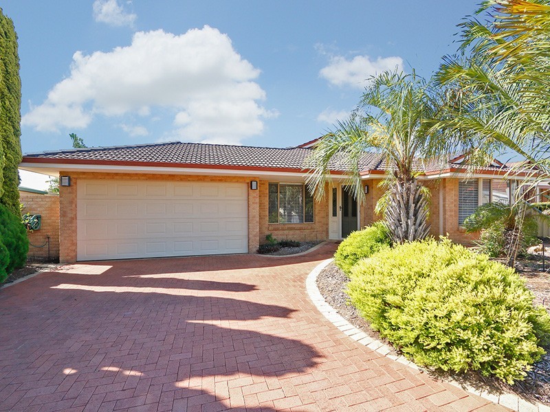 11 Lauder Place, Kinross WA 6028