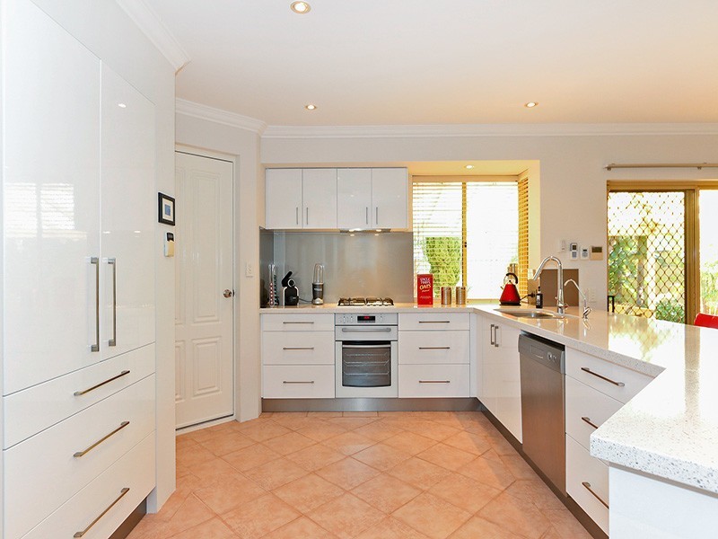 11 Lauder Place, Kinross WA 6028