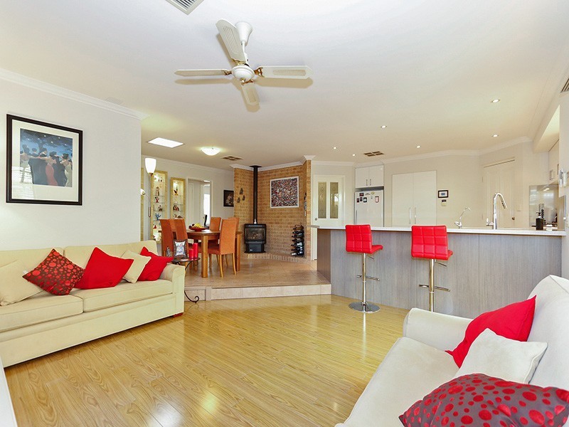 11 Lauder Place, Kinross WA 6028