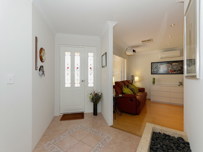 11 Lauder Place, Kinross WA 6028