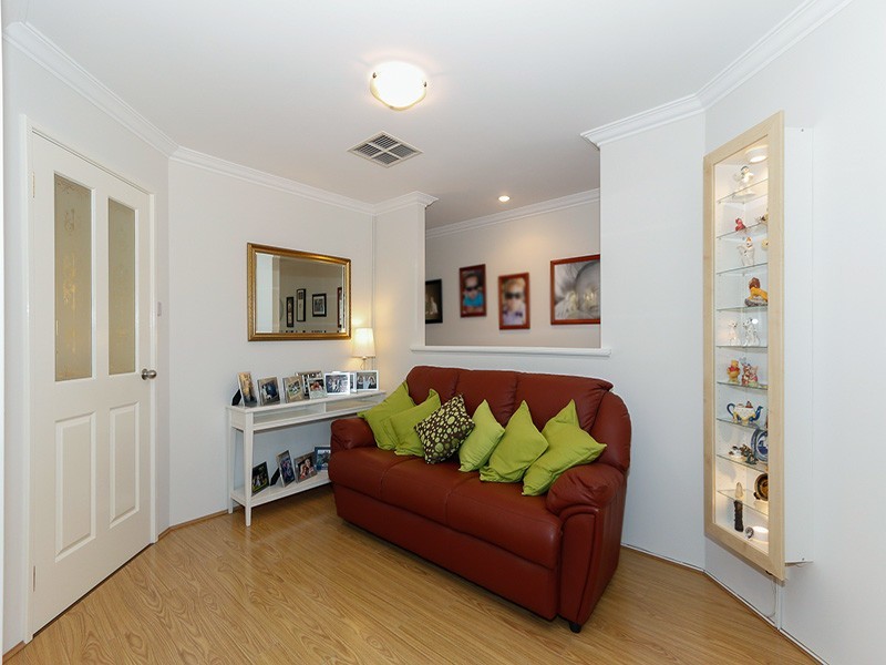 11 Lauder Place, Kinross WA 6028