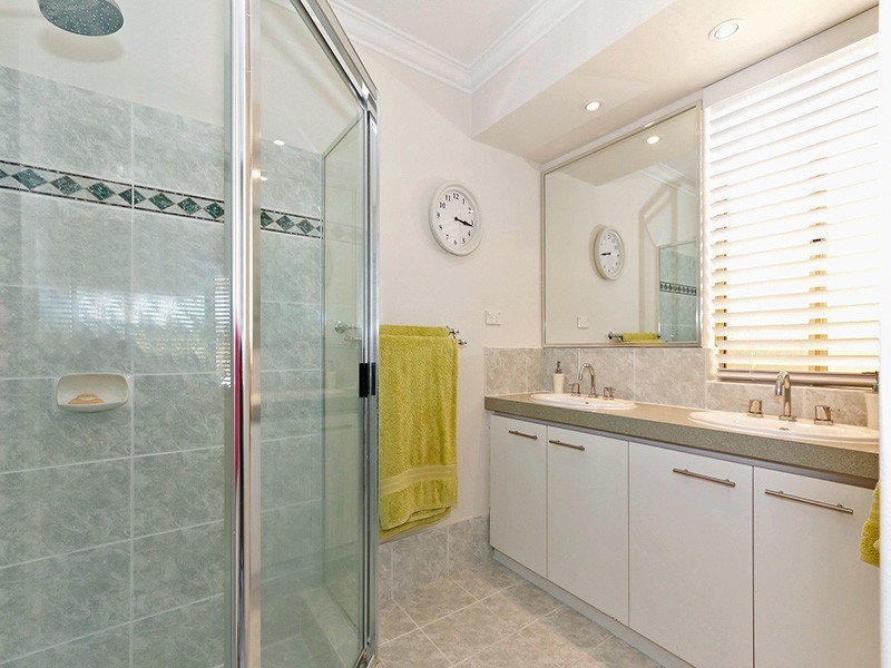 11 Lauder Place, Kinross WA 6028