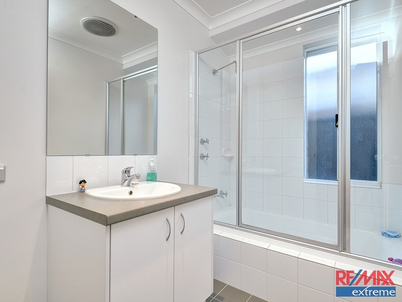 17 Grandis Boulevard, Banksia Grove WA 6031