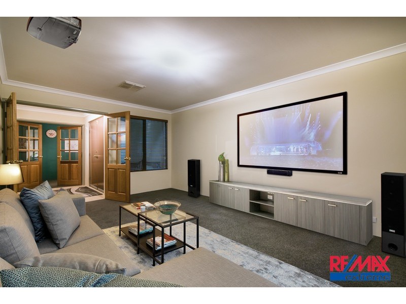 2 Berlin Drive, Wanneroo WA 6065