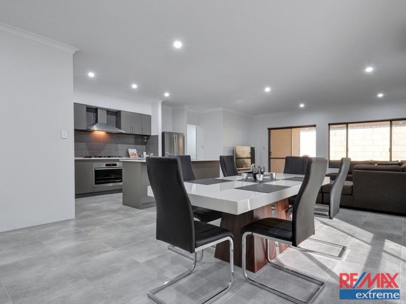 11 Gippsland Way, Banksia Grove WA 6031