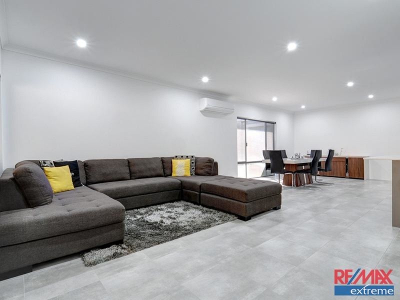 11 Gippsland Way, Banksia Grove WA 6031