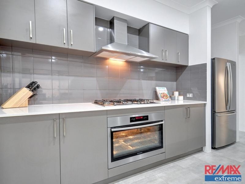 11 Gippsland Way, Banksia Grove WA 6031