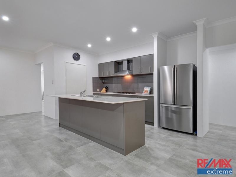 11 Gippsland Way, Banksia Grove WA 6031