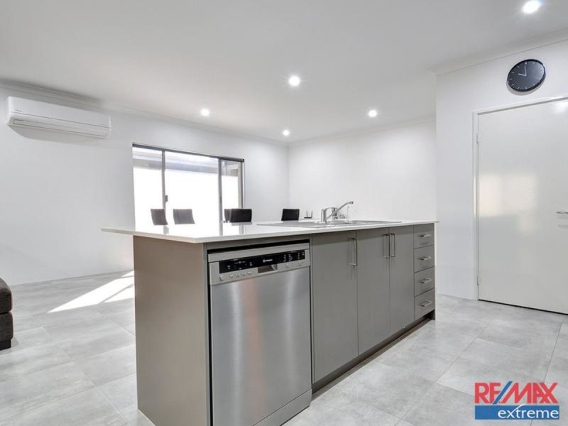 11 Gippsland Way, Banksia Grove WA 6031