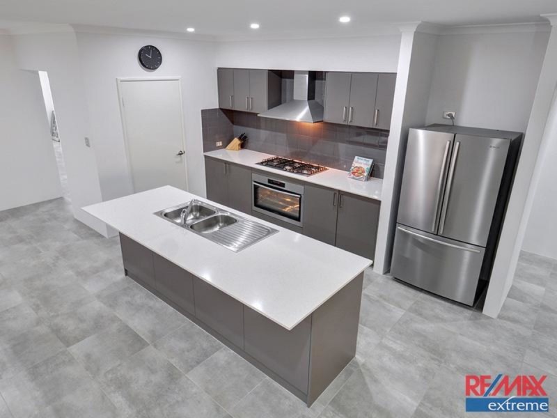 11 Gippsland Way, Banksia Grove WA 6031