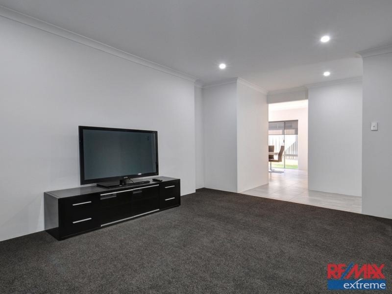 11 Gippsland Way, Banksia Grove WA 6031