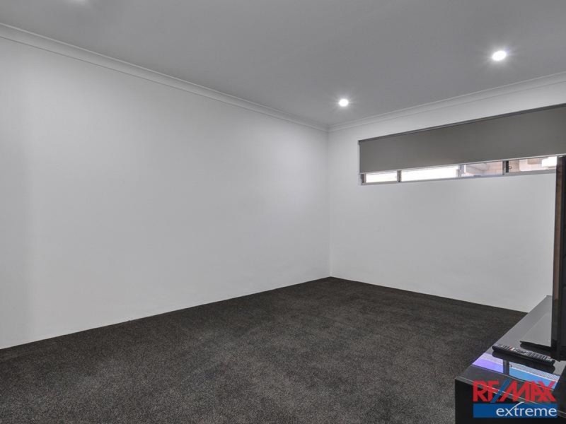 11 Gippsland Way, Banksia Grove WA 6031