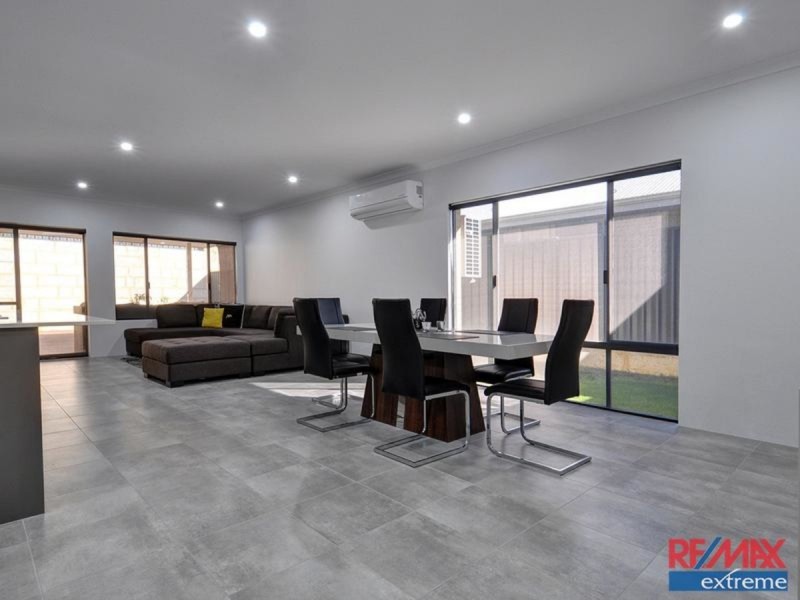 11 Gippsland Way, Banksia Grove WA 6031