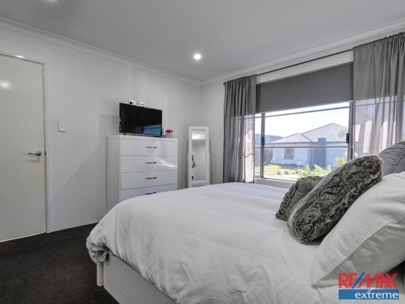 11 Gippsland Way, Banksia Grove WA 6031
