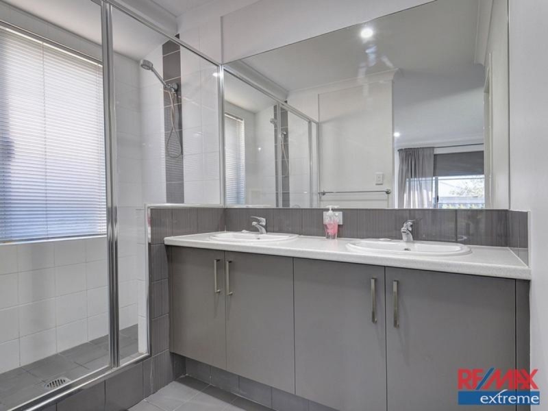 11 Gippsland Way, Banksia Grove WA 6031
