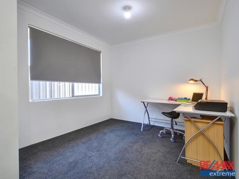 11 Gippsland Way, Banksia Grove WA 6031