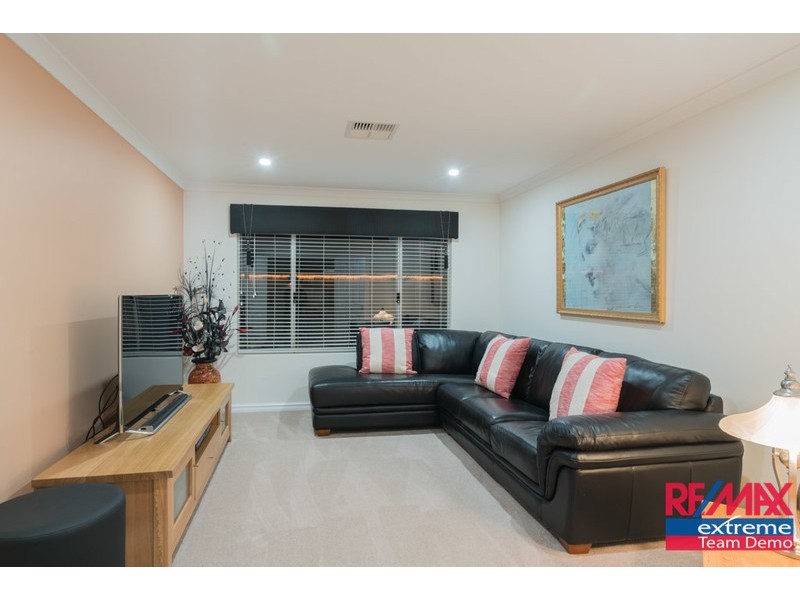 10 Apsley Bend, Tapping WA 6065