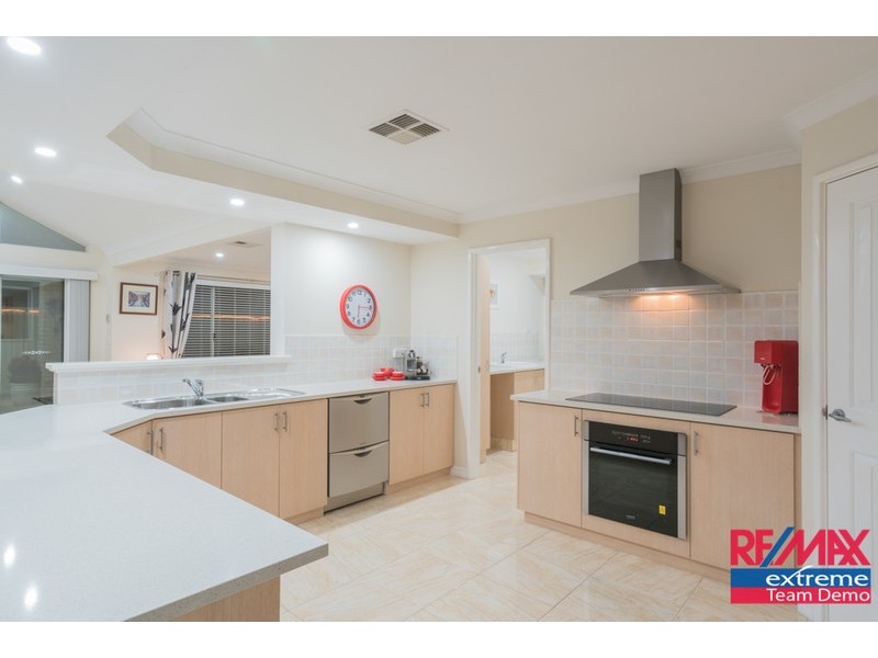 10 Apsley Bend, Tapping WA 6065