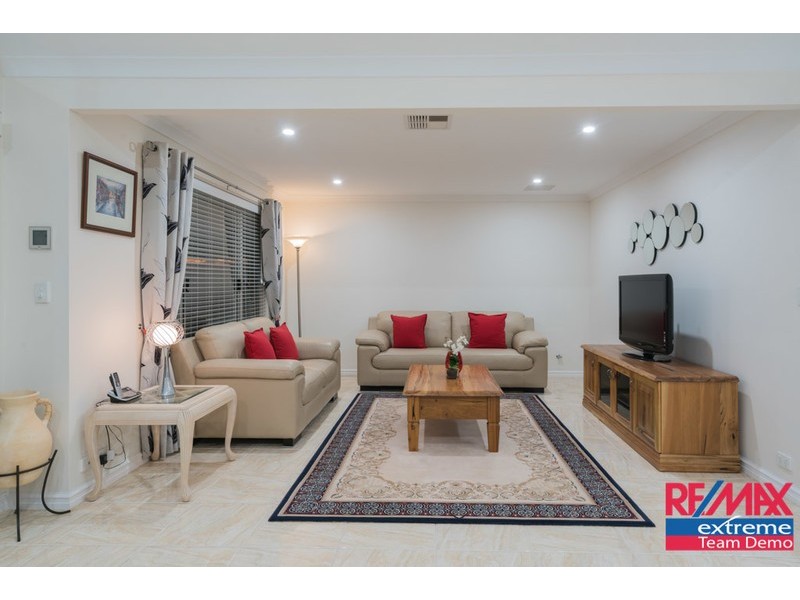 10 Apsley Bend, Tapping WA 6065