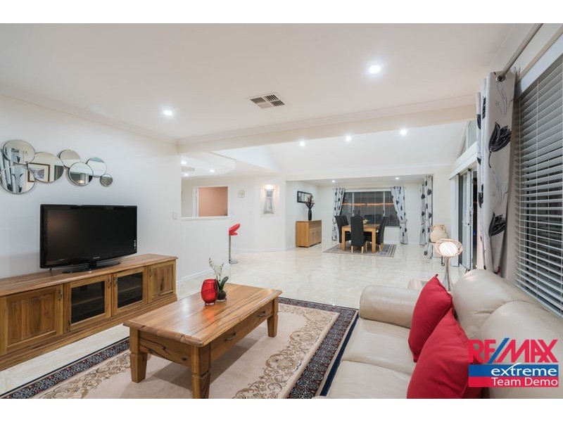 10 Apsley Bend, Tapping WA 6065