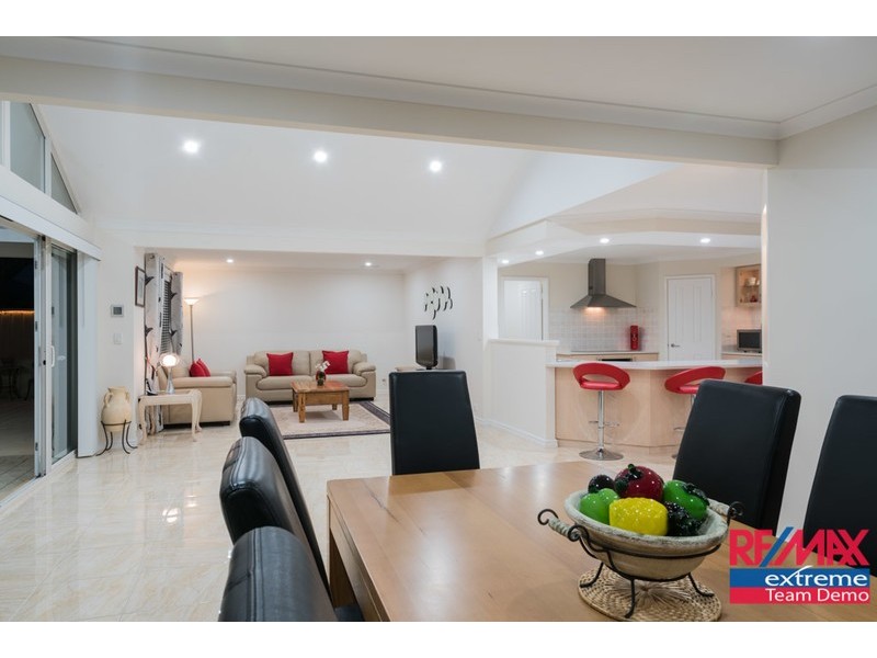 10 Apsley Bend, Tapping WA 6065