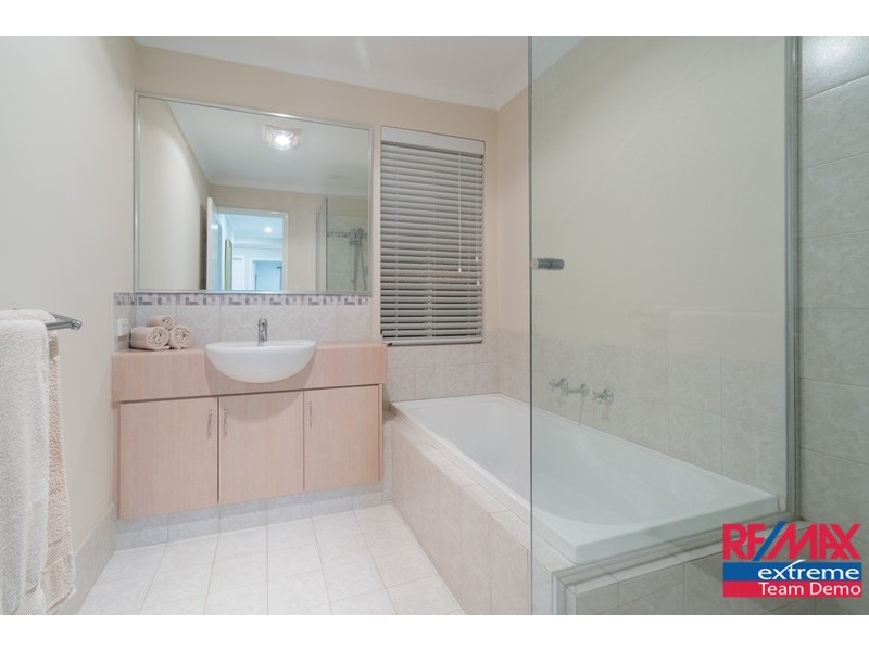 10 Apsley Bend, Tapping WA 6065