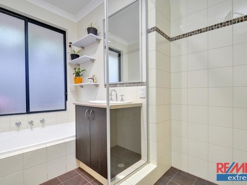 9 Joseph Banks Boulevard, Banksia Grove WA 6031