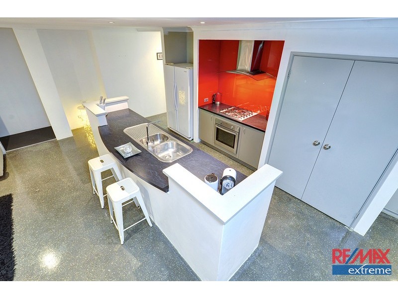 33 Rocklands Loop, Carramar WA 6031